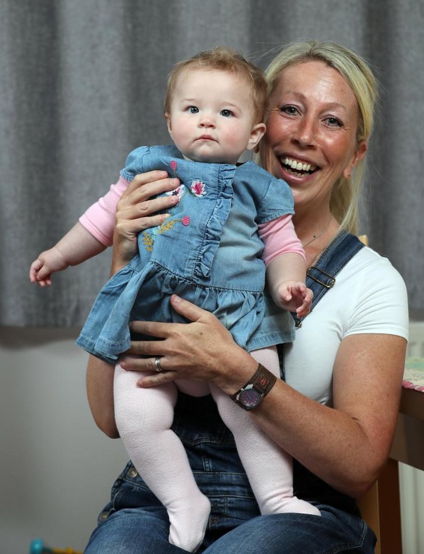 Вопреки прогнозам: 47-летней британке удалось родить здорового кроху