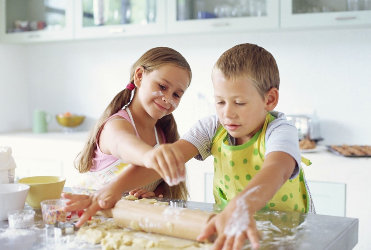 Маленький шеф-повар: 9 советов, как начать готовить с ребенком