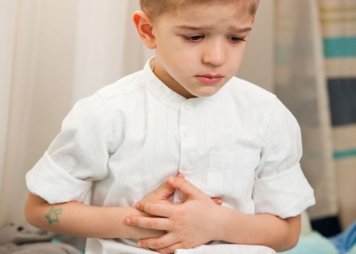Почему у ребенка может болеть живот: 5 основных причин 