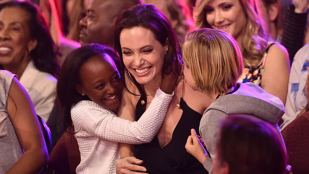 Анджелина Джоли и дети: 18 лучших кадров из семейного архива
