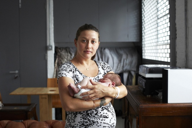One Day Young: 21 фото мамы с младенцем в первые 24 часа его жизни