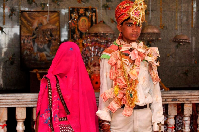 Замуж в 5 лет: 12 недетских историй о замужестве в странах Азии