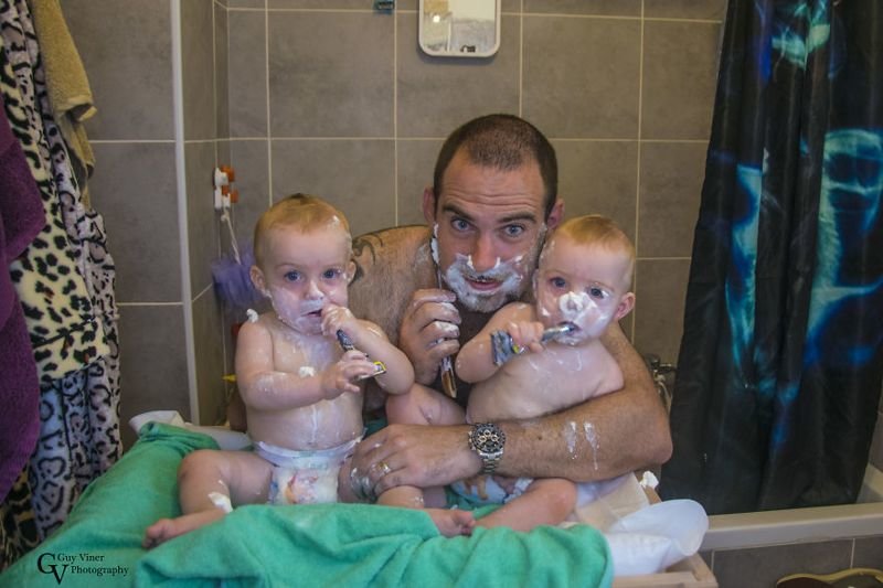 Когда папа фотограф: веселый проект о жизни близнецов - 40 кадров