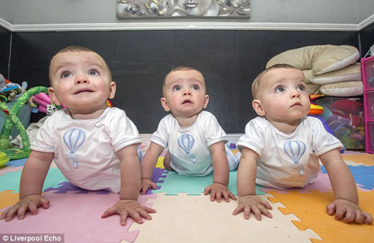 Абсолютно 1 в 1: в Британии родились тройняшки - 100% генетические копии
