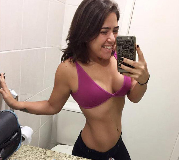 Мама из Бразилии сбросила 30 кг, чтобы стать примером для дочери