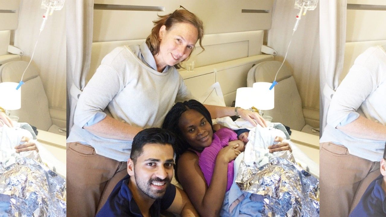 Чудо в воздухе: врач-уролог принял роды прямо на борту самолета