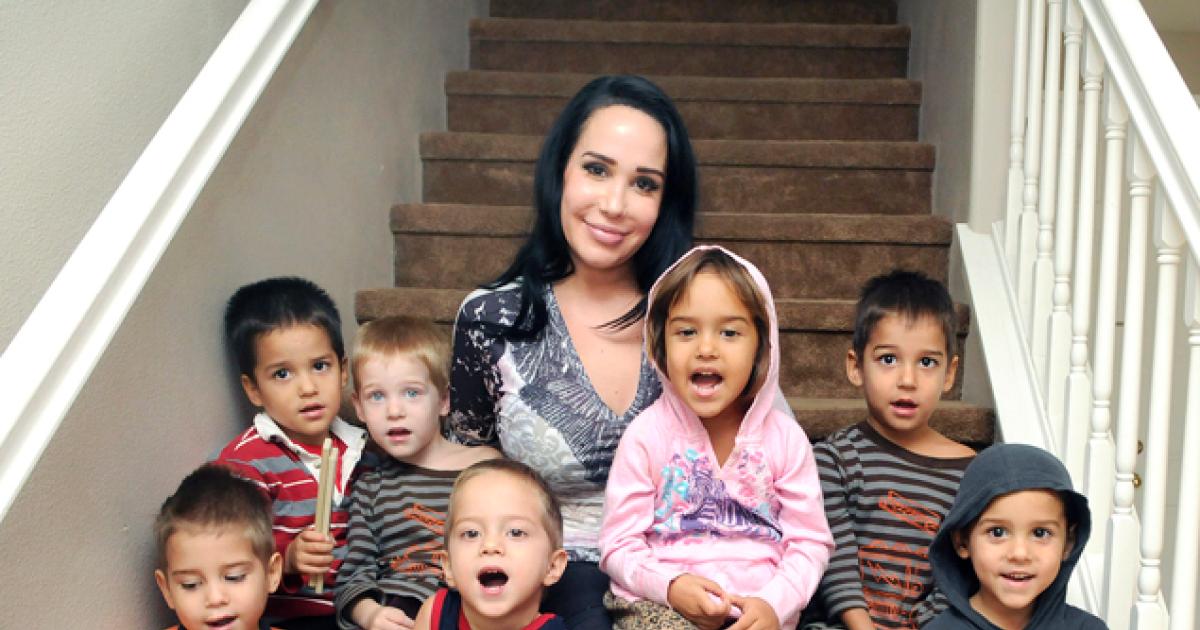 Родить 8 детей сразу, чтобы прославиться: окто-мама осталась без денег на жизнь