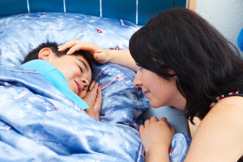 Как нельзя будить ребенка по утрам: 7 советов