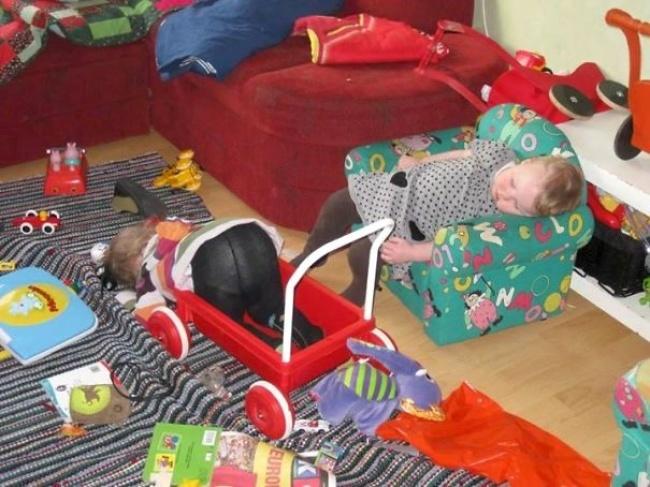 Сон оказался сильнее: 20 малышей, которые не смогли побороть усталость
