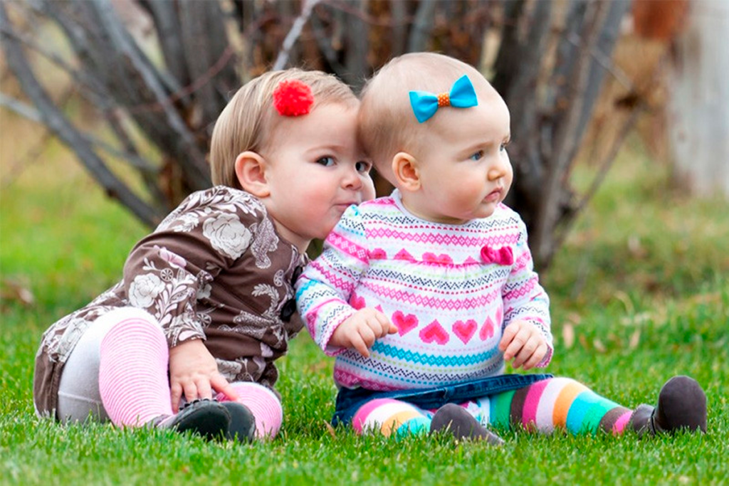 Girly glue — новый тренд: зачем клеят бантики на голову малышей?