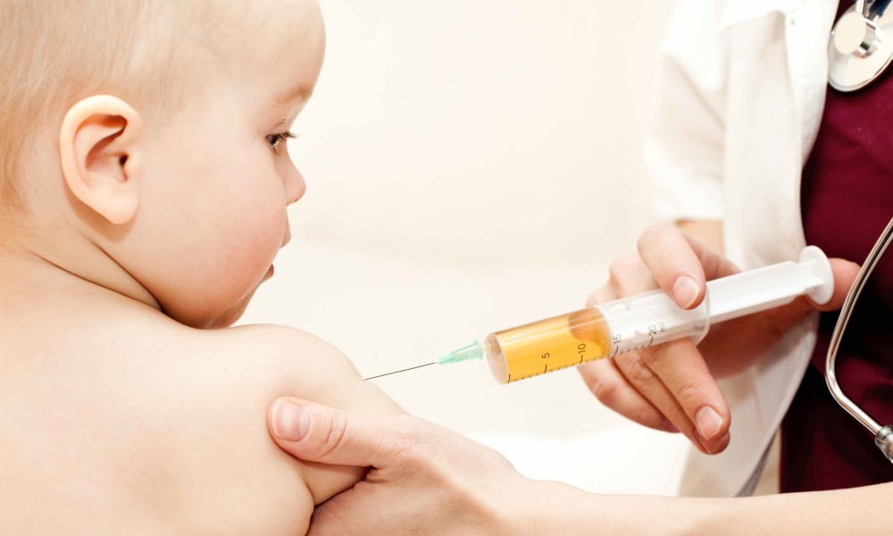 Внимание, вакцинация: 9 вопросов, которые должна задать врачу — каждая мама