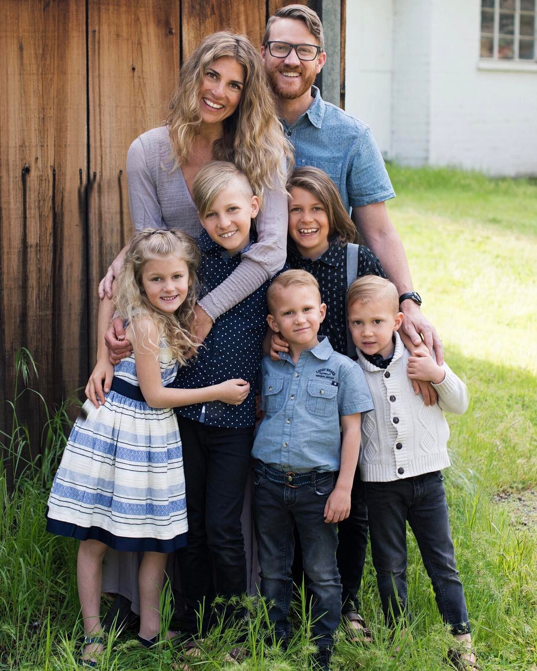 Семья из США решила растить 5 детей вдали от города — и это прекрасно!