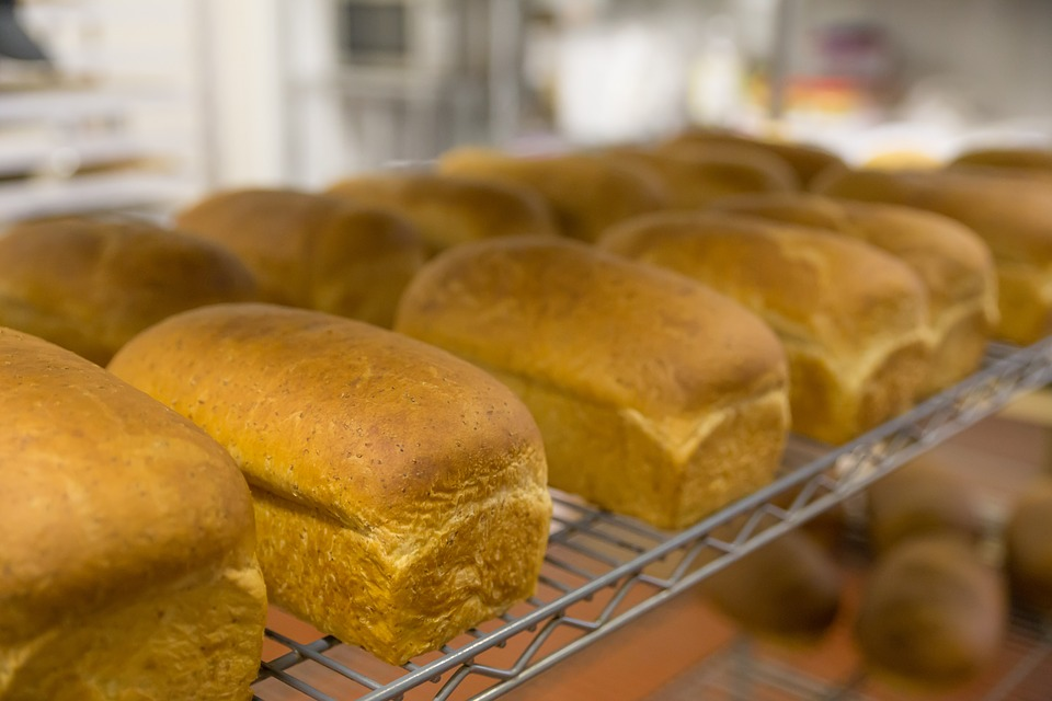5 причин, почему нельзя давать ребенку много хлеба. Это может быть опасно!
