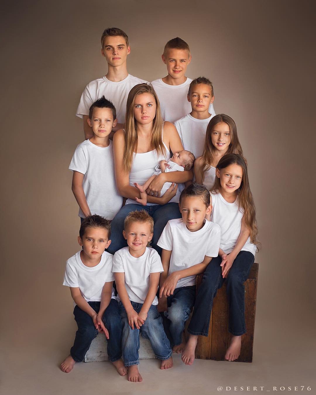 Жизнь в одном кадре — мама из США сделала гениальный снимок всех 11 детей