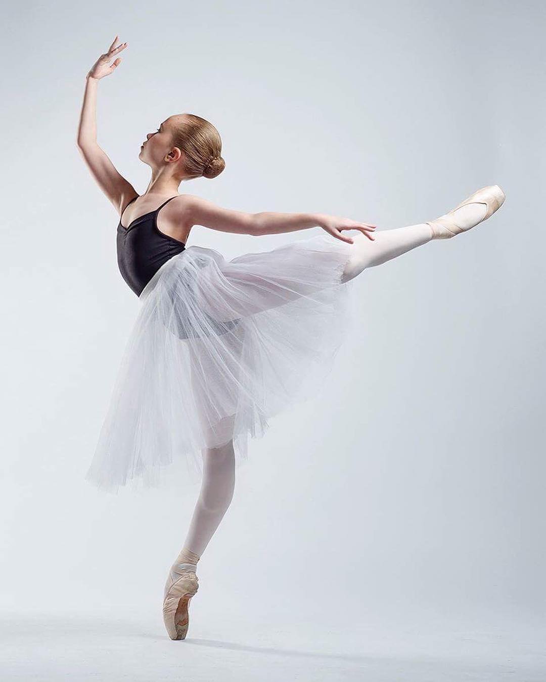 13-летняя балерина поразила всех своей гибкостью и чувством равновесия