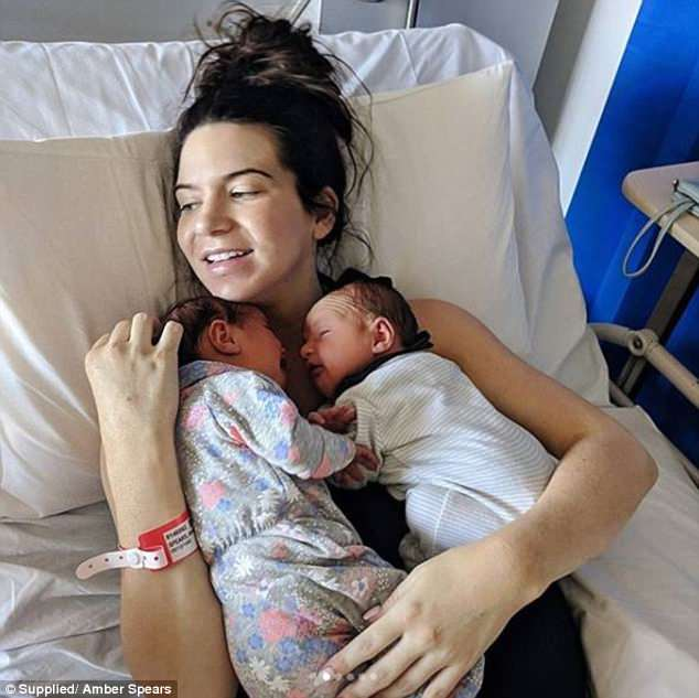 Необычное ЭКО: австралийка стала мамой благодаря яйцеклеткам родной сестры