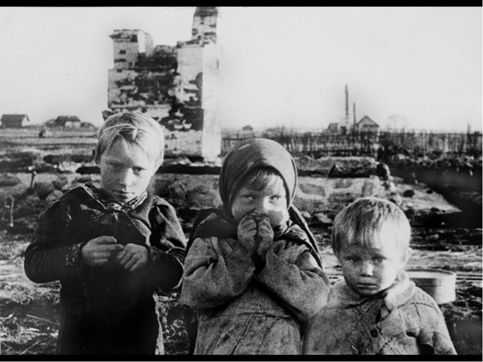 Как жили дети во время войны? Эти 15 фото войдут в ваше сердце надолго
