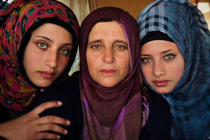 Румынский фотограф показал красоту мам со всего мира: 20 трогательных снимков