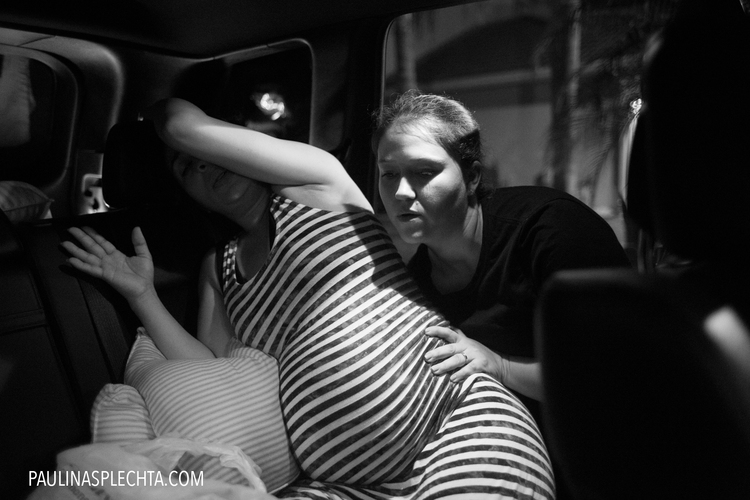 Фотограф сняла, как американка родила в машине. Так и не доехав до роддома!