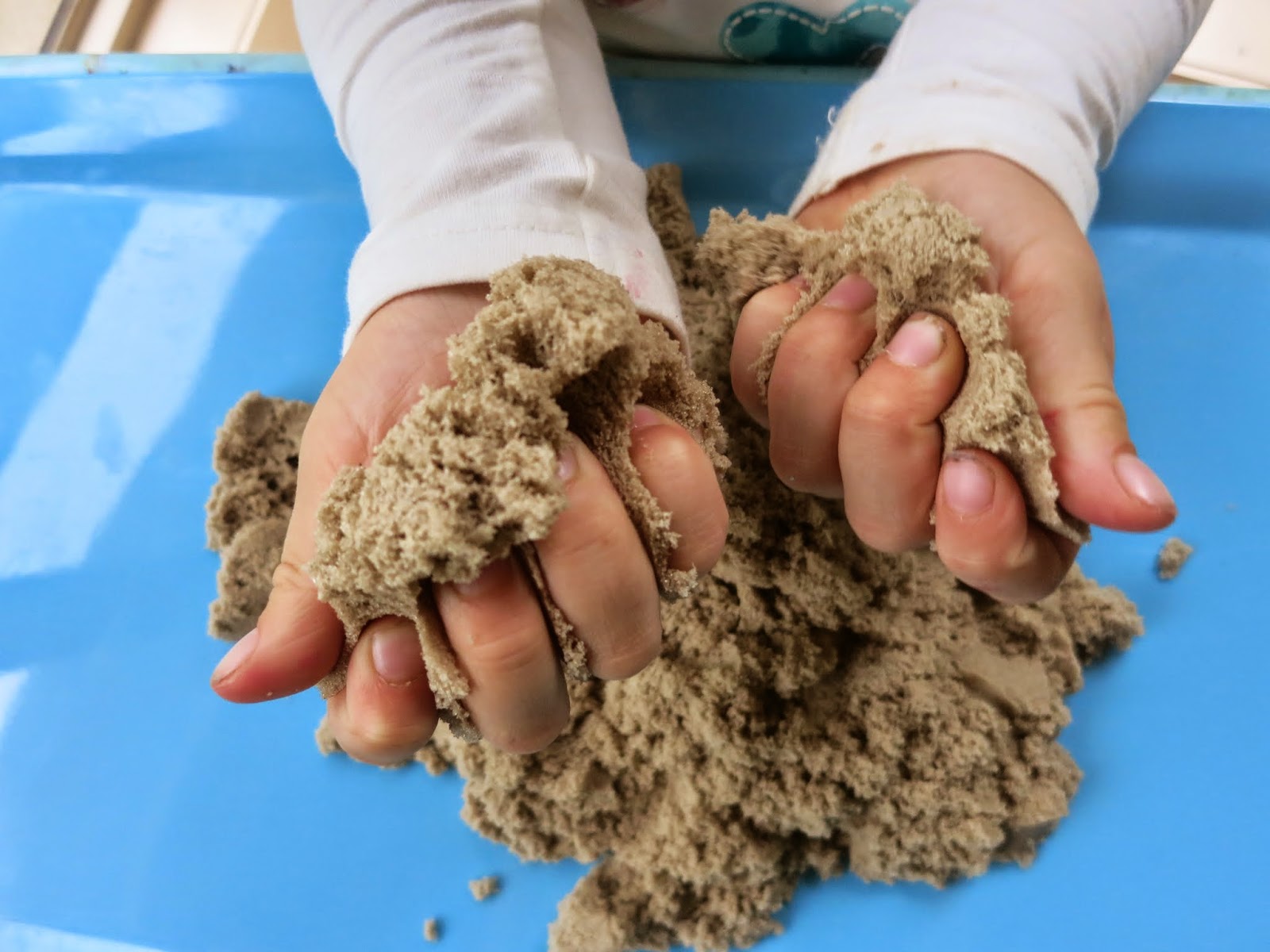 Кинетический песок, пластилин, пальчиковые краски и прочие субстанции своими руками