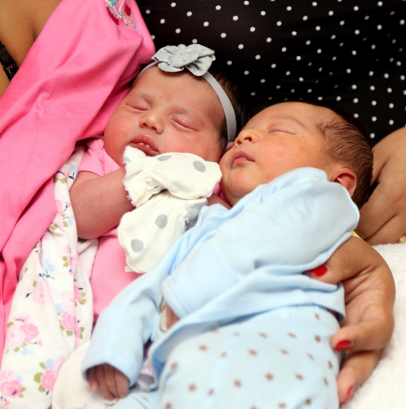 Эти сестры родили малышей в один день, и это уже во второй раз