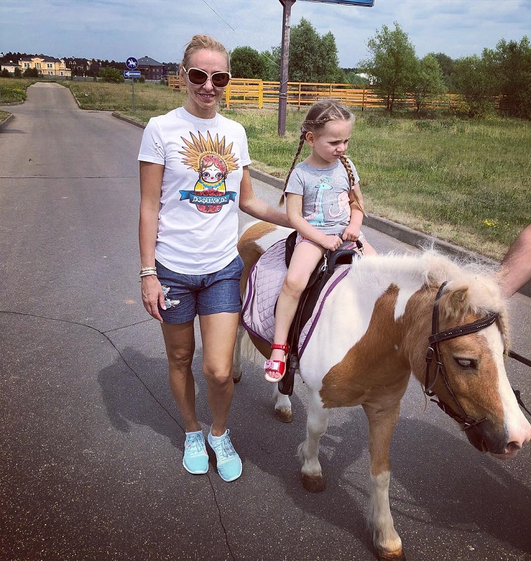 Лето-2018: как отдыхают дети российских звезд