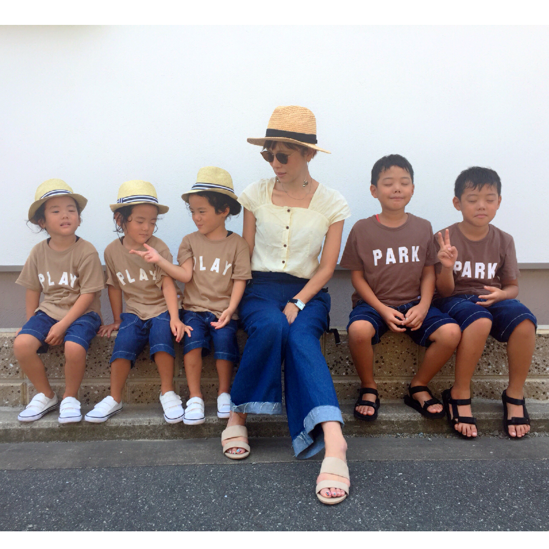 Мама из Японии показывает, что значит жизнь с двойняшками и тройняшками, где все мальчики