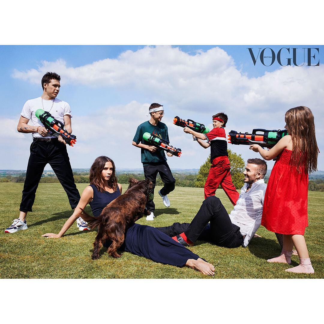 Самые счастливые: Дэвид и Виктория Бекхэм с 4 детьми — для обложки Vogue