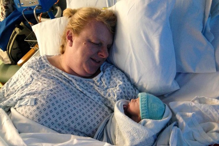 За 16 лет британка пережила 18 выкидышей, но медики поняли, в чем причина — и она родила 