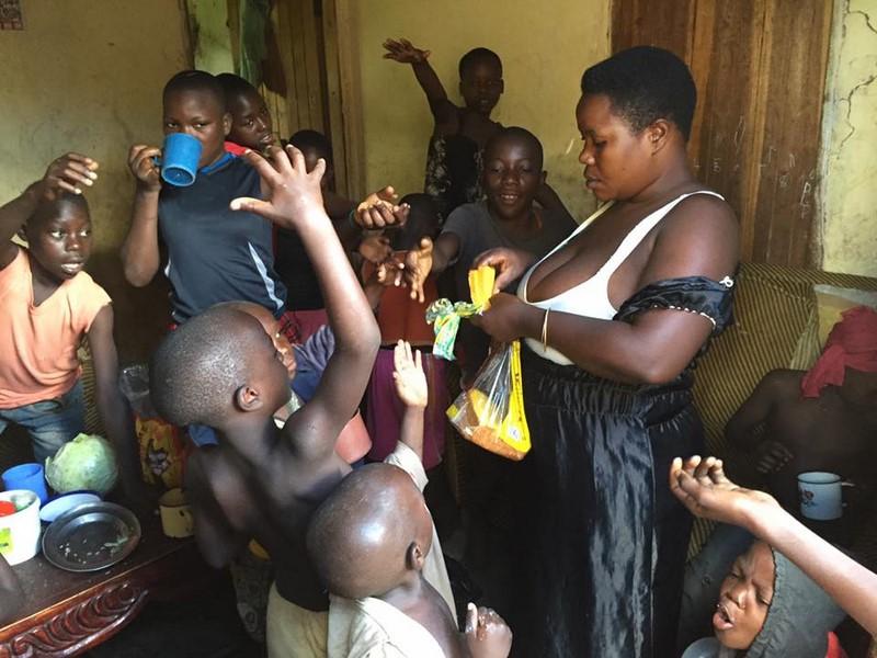 Эта 39-летняя женщина из Африки выносила и родила 44 ребенка от одного мужчины