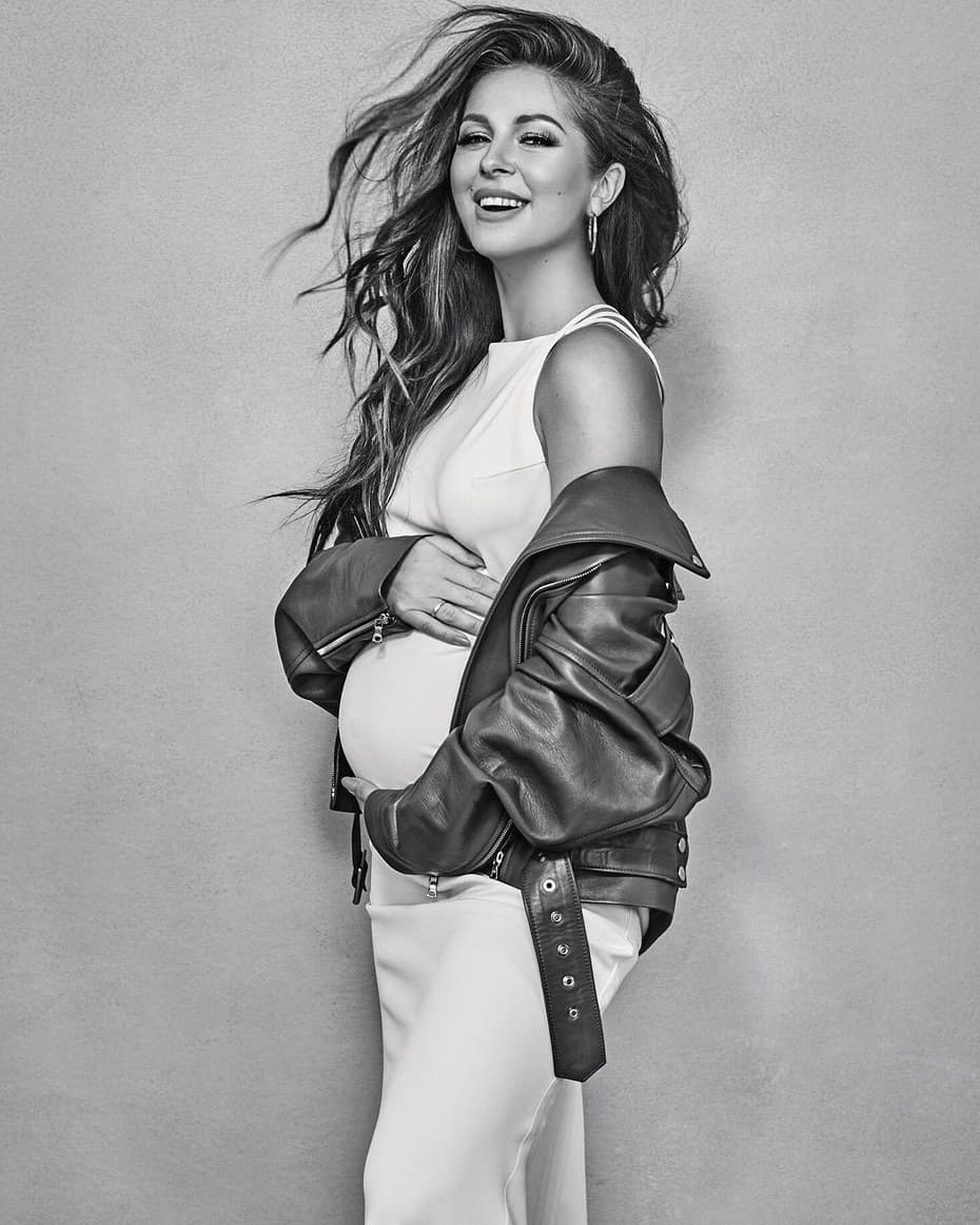 Беременная Нюша снялась в фотосессии для модного журнала