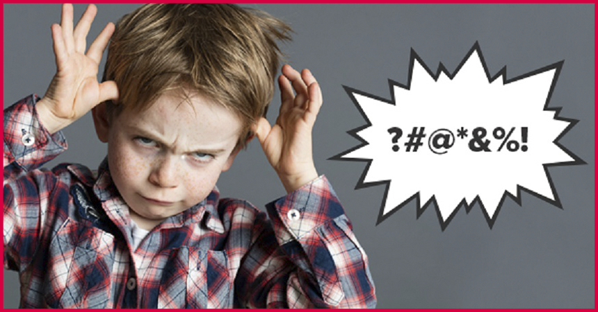 мальчик ругается. эмоция злость. плохое поведение ребенка. агрессивный ребенок. детское хамство.