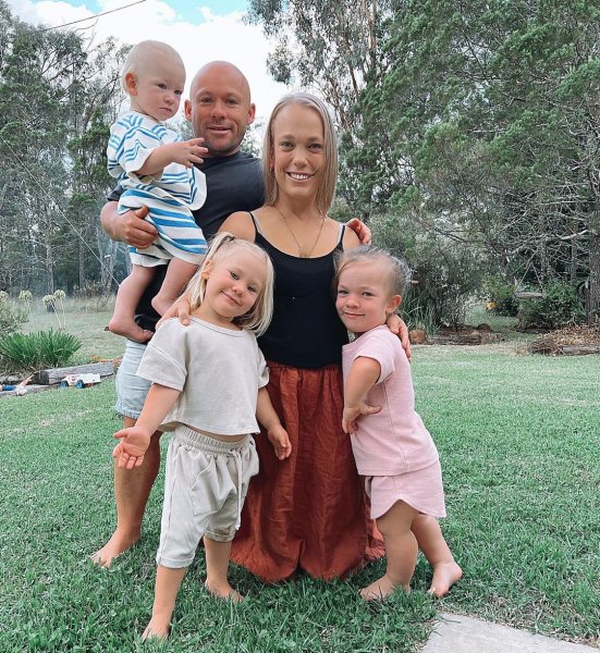 Как живет семья карликов-блогеров — мама-культуристка, папа и их дети